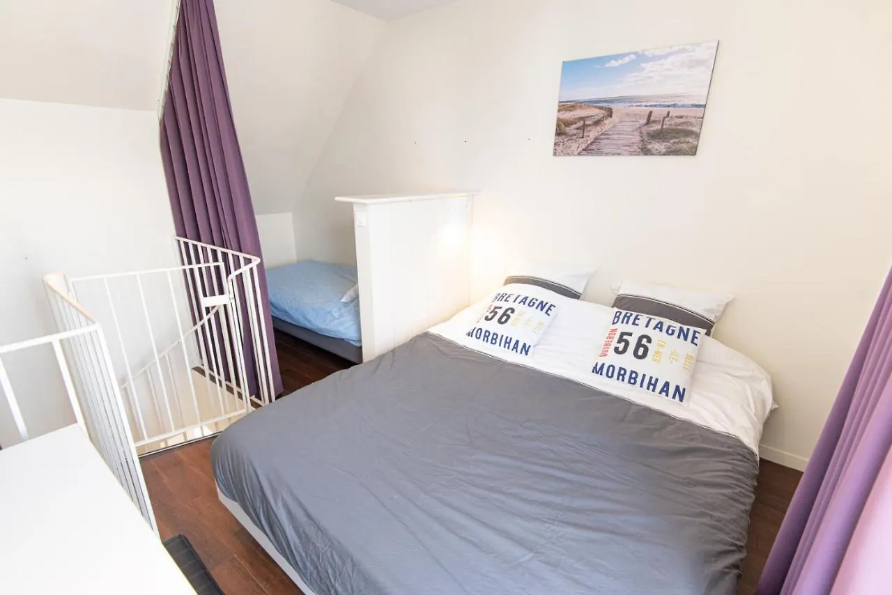 Duplex bord de mer tout confort avec terrasse et parking, plage à pied par Groom Guidel Appartement