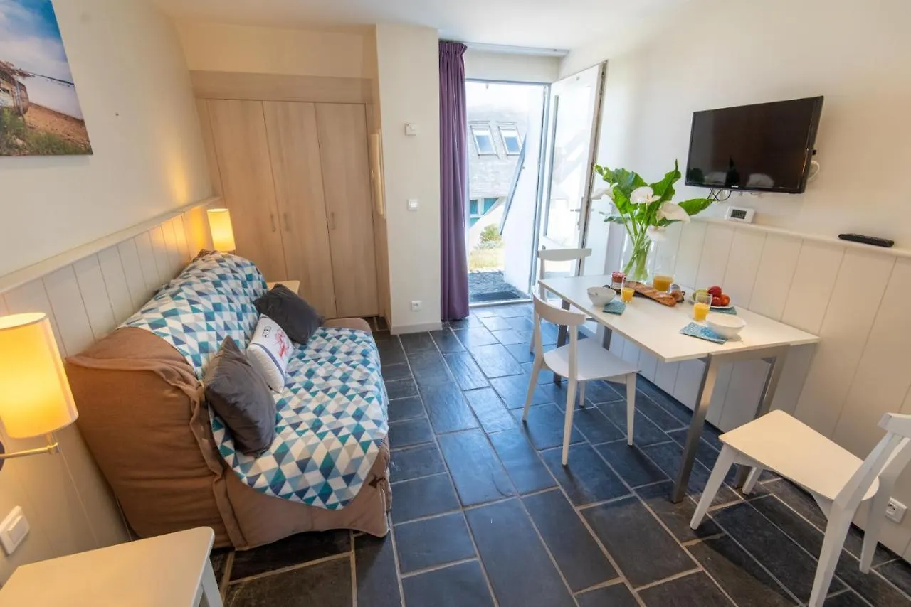 Duplex bord de mer tout confort avec terrasse et parking, plage à pied par Groom Guidel Appartement